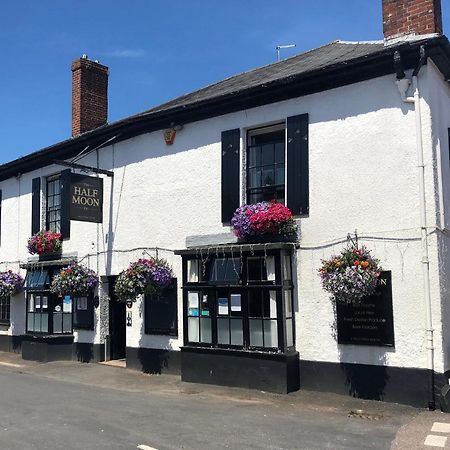 إكزيتر Half Moon Inn المظهر الخارجي الصورة